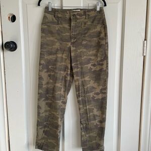 Universal Thread women’s Olive Camouflage Cargo Pants